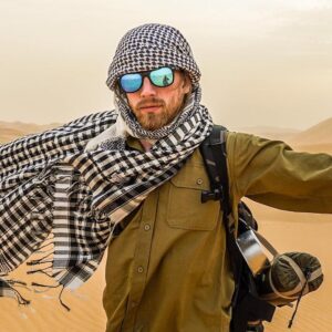 Valentin Rahmel Instagram - Wir haben uns in der Rub al-Chali Wüste in den Arabischen Emiraten aussetzen lassen, um hier von der Moreeb Düne bis hin zu Liwa Oase zu wandern. Das war natürlich wieder ein unfassbares Abenteuer, mit jeder Menge Lebenserfahrung. Unbedingt anschauen! Video gibts jetzt auf dem Kanal und in den nächsten Wochen auch bei Instagram-TV. Danke für euren Support ♥️