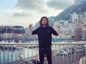 Valentin Rahmel Instagram - Links von mir wohnt übrigens die Fürstenfamilie. Die lassen es sich hier echt gut gehen... Morgen geht es auch schon zurück. Vielleicht streame ich dann Abends sogar noch... #monaco #südfrankreich