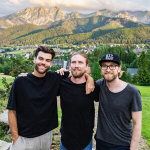 Valentin Rahmel Instagram - Vom Norden bis hin zur Hohen Tatra habe ich mit meinen Kumpels @bench_alchemy und @maxleinfelder einen super Roadtrip durch Polen gemacht. Es ist schon erstaunlich wie vielfältig unser Nachbarland ist. Wischt mal nach rechts. Wir segeln auf dem Meer und erkunden Städte wie Danzig, Krakau oder Warschau. Obendrauf gibts eine kunstvolle Salzmine, die imposante Marienburg und die super Klettertour in der Hohen Tatra. Das alles und noch viel mehr in unserer Doku bei @wdrreisen #poland #polen #danzig #gdansk #warschau #krakau #marienburg #morskieoko #hohetatra #tatramountains