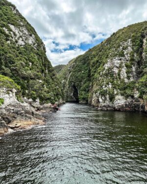 Valentin Rahmel Instagram - Kapstadt, Safaris und die legendäre Garden Route. Wir waren wieder unterwegs und haben Südafrika mit dem Auto entdeckt. Dabei ist ein cooler Film für WDR Reisen entstanden. Euch erwarten unglaubliche Landschaften, nette Menschen und jede Menge Wilde Tiere.