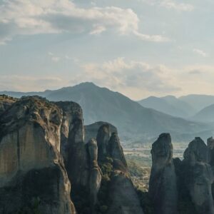 Valentin Rahmel Instagram - Was für eine unglaubliche Naturlandschaft in Meteora. Der Ort hat mich wirklich geflasht und ist nur ein Teil unserer kommenden Doku. 

Werbung - Das Video erscheint ab 1. November 2020 bei @wdrreisen auf YT, Und später dann auch im TV. Es wird ein echtes Abenteuer, bei dem wir einige spektakuläre Orte Griechenlands erkunden. Würde mich freuen, wenn ihr am Sonntag einschaltet. Premiere ist ab 9:30 Uhr. Gemeinsam mit dem WDR produzieren wir direkt eine ganze Staffel, wo wir einige coole Länder erkunden. An dieser Stelle ein lieber Gruß aus Schweden. Hier drehen wir momentan schon einen der nächsten Filme. 😉✌️