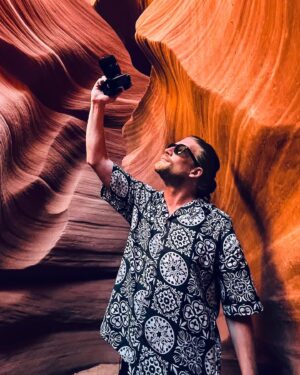 Valentin Rahmel Instagram - Frohes Neues! Ich hoffe, ihr seid alle gut reingerutscht. Passend zum Start des Jahres haben wir einen taufrischen Film für euch bei WDR Reisen. Wir fahren mit dem Camper durch die USA. Es geht von den Mammutbäumen des Sequoia Nationalparks, über das heisse Death Valley bis hin zum legendären Grand Canyon. Anbei noch ein paar Fotos. Beim letzten Bild ist uns eine Küchenrolle weggeflogen…