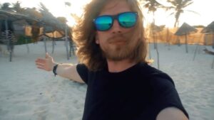 Valentin Rahmel Instagram - Mexiko ist wunderschön. Es gibt allerdings auch diverse fiese Insekten. In meinem neuesten Video werden wir zum Glück nicht nur gestochen, sondern wir entdecken auch Maya-Tempel und mehr.  #tulum #mexico