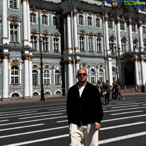 Valentin Sidorov Instagram - 11 лет назад пожали друг друг руки и поклялись в верности, даже если не рядом. Спасибо тебе за все, Питер🖤