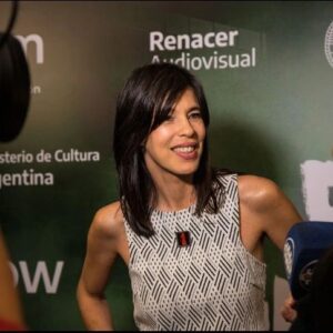 Valentina Bassi Instagram - @elhinchaserie dirigida x el gran Ale Ciancio , va x @canal9oficial miércoles a las 22 hs , y por @flow_ar la temporada completa. Una serie que adore hacer y que recomiendo mucho , ojalá les guste!!!! Acá les dejo algunas imágenes del junket de prensa y Avant premier.💚