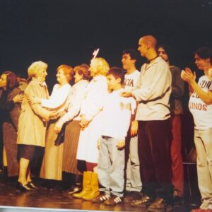 Valentina Bassi Instagram - #txi20años hoy hace 20 años arrancaba @txibuenosaires .. Acá recuerdos del estreno de " a propósito de la duda" de #patriciazangaro dirección #danielfanego , que manera de andar conmovida, feliz y agotada por esos tiempos !!!!! Los mejores recuerdos !  @abuelasdifusion