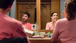 Valeria Lois Instagram - Carrete de La Puerca en el @fituu_uruguay 
Gracias @maviprd por las 📸📷📸📷
El sábado hay funciones en CABA
Todavía quedan entradas para la de las 21:30
Vayan a Alternativa!
@santiloza1 @estudiolosvidrios @lisandro_rodriguez_no