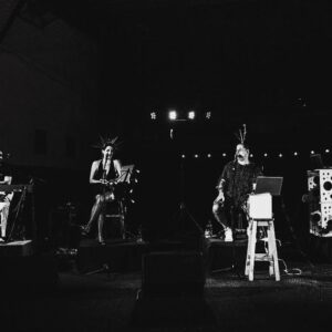Valeria Lois Instagram - Ustedes hagan lo que quieran.
Yo les aviso que hoy hay premios para los cuatro mejores cantantes.
Y la votación es a través del sistema aplausómetro.
Compren la entrada en @alternativaescena.
Es imposible que se arrepientan de venir.
@con.ustedes @gustavo_tarriiiio @pablo.viotti @juanserausch @quetrenquetren