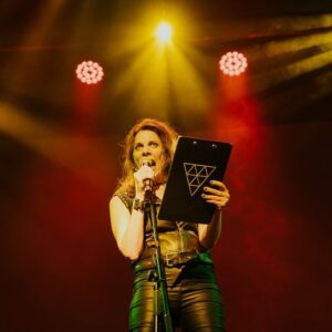 Valeria Lois Instagram - Gracias por estas 📷 de Teoría King Kong en el @teatro_nescafe! 
Hasta la próxima🦍
Ph: @sebastiandominguez.photo @leysofotografia 
@vicoroland ♥️
@felipebarrozo.ok ♥️
@monicajpaixao ♥️
@rominachepe♥️
@agneselozupone ♥️
@micaelasleigh ♥️
@anamarkarianestilismo ♥️
@sebastian.blutrach ♥️