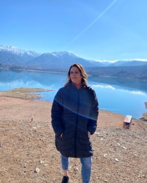 Valeria Lois Instagram - Nos llevó a pasear @dipaolaviajesmza 
Si vienen a Mendoza me las llaman
La gente hace muñequitos de nieve que se lleva en el capó del auto y yo recién ahora me vengo a enterar.
Gracias a mis secuaces: @lucianocaceresok @belenrivayoga @spregelburd