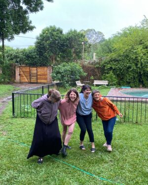 Valeria Lois Instagram - Estuve muy ocupada ayer. Por eso recién ahora agarro el teléfono. Hola 2023. Que todo tenga la onda, la luz y el amor que hay en estas fotos. 
@nanimonner @nunipress @marianela_fasce @hencermolina