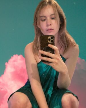 Valérie Carpentier Instagram - J’ai drop une nouvelle chanson sur bandcamp
Die motherfucker <3 
Lien dans ma bio ✨