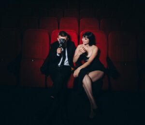 Valeriia Khodos Instagram - Вгадайте який фільм дивимось на останньому фото ❓

photo: @alex_demydenko 
location: @zhovten.cinema
look: @andreasmoskin_official 😎
jewelry: @motrychstudio 
make-up: @sofia__kutsenko