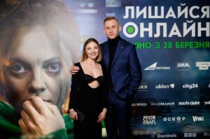 Valeriia Khodos Instagram - ВЧОРА ДЛЯ МЕНЕ БУВ ОСОБЛИВИЙ ВЕЧІР,і я його ніколи не забуду!!!

ВЕЛИКА ПРЕМʼЄРА ФІЛЬМУ моїх друзів «Лишайся онлайн» @stayonlinemovie 

Я заздрю,тим,хто ще не бачив цей фільм!!!

Вже завтра біжіть в кіно,бо ви маєте бачити крутий український фільм і пишатися тим,що у нас є такі картини і такі актори!!!

Вже завтра починається ПРОКАТ ФІЛЬМУ «ЛИШАЙСЯ ОНЛАЙН» в усіх кінотеатрах.

Лінк на квитки -залишу в шапці профілю,бо думаю про вас)