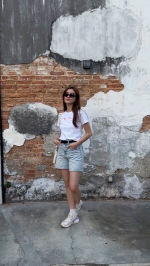 Valnice Yek Instagram - Today’s itinerary : 

1. Conquer hot weather 
2. Eat to my heart’s content