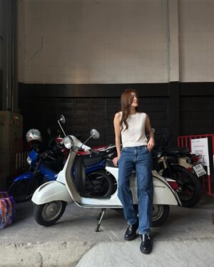 Valnice Yek Instagram - Waiting for my passenger 🥸
