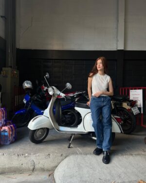 Valnice Yek Instagram - Waiting for my passenger 🥸