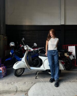 Valnice Yek Instagram - Waiting for my passenger 🥸