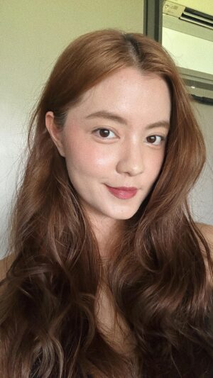 Valnice Yek Instagram - Omg this lippie got me real good… didn’t expect the consistency to be so BUTTERY???????? It was very hydrating and the pigment… 😮‍💨