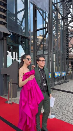 Vanda Chaloupková Instagram - #glambot jsme letos neměli, ale poradíme si i tak 🎬📸

#fest1val #galavecer #redcarpet