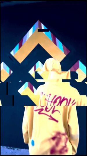 Vanda Chaloupková Instagram - Pravděpodobně první #Binance mural v Evropě. Přidáš se? Díky @binance_czsk, @punchline.cz a @ian_brenek za super odpoledne, Prague 2022/10 #Binance #MuralWallPainting #Binanceczsk #Spoluprace #Crypto