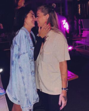 Vanessa Breckpot Instagram - 🩶
#amour #folie #complice #mamoitié