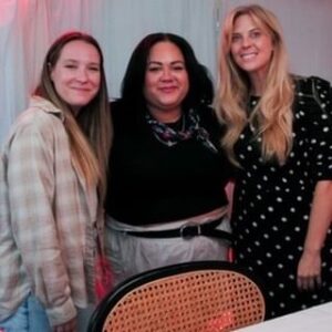Vanessa Duchel Instagram - Cette semaine au @datestable_podcast je reçois les brillantes @pascale_marineau et @daphleto avec qui on a parlé entre autres du rapport de pouvoir dans le dating et de nos dates de jeunesse au dépanneur 🤘🏼

Épisode VRAIMENT le fun avec des discussions profondes que j'ai adoré, j'espère que vous aussi ❤️

Dispo sur les plateformes d'écoute et à 15h sur Youtube! 🌹

•
•
#datestable #datestablepodcast #dating #amour #rencontres #quebec #baladoquebec