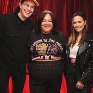 Vanessa Duchel Instagram - Cette semaine au @datestable_podcast je reçois le merveilleux humoriste @antoniremillard et @aulitavecannemarie qui revient une deuxième fois parce qu'elle est si pertinente !  J'ai A-DO-RÉ parler de dating avec eux! 

L'épisode est disponible sur toutes les plateformes audio et sera sur Youtube à 15h! 🌹

Bon podcass! 

•
•
#datestable #datestablepodcast #dating #quebec #baladoquebec