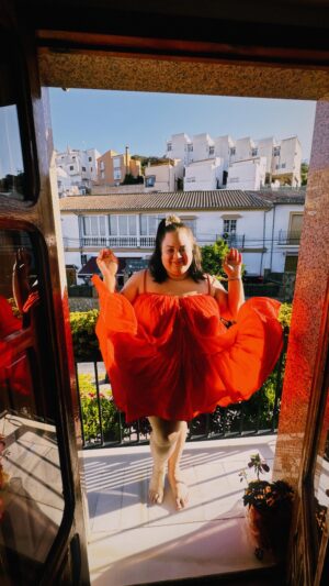 Vanessa Duchel Instagram - Être parfaitement cet emoji💃🏻à Casabermeja 🇪🇸

•
•
#espagne #spain #españa #dancing #plussize #travel #travelspain #lifestyle
