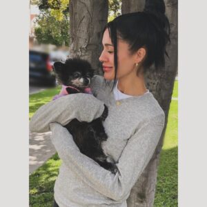 Vanessa Giselle Instagram - Humpty DUMP-ty.🥚🥚🥚yet another photo dump. Puddles & I didn’t even comb our hair today. We’re just grateful to be together w/ other ppl we love. Happy Easter❕🐰🐣🍭🍬🍫🤍💛✨