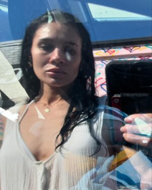 Vanessa Giselle Instagram - didn’t mean to get this wet. oops🙊

🥥🌴☀️👩🏻💛🌊🍻⛱️🍹✨