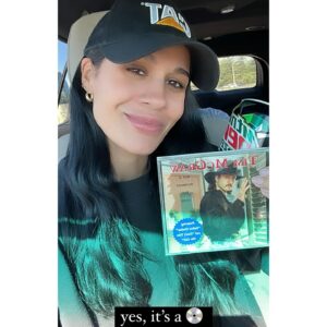 Vanessa Giselle Instagram - some of iowa, not the sum of iowa...i’ll be back✨🌽

💛heartland raised & proud💛

thx for the waylon shirt @kay_com @buffaloshadows