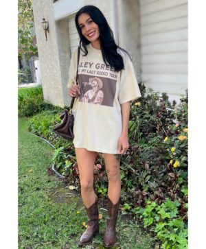 Vanessa Giselle Instagram - first real smile in awhile…

today marks a month of Puddles being gone🤍🐶🪽

but she was with us last night at the Riley Green & @carlthecowboycorgi show…🤍🤍🤍 @hobanaheim