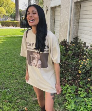 Vanessa Giselle Instagram - first real smile in awhile…

today marks a month of Puddles being gone🤍🐶🪽

but she was with us last night at the Riley Green & @carlthecowboycorgi show…🤍🤍🤍 @hobanaheim