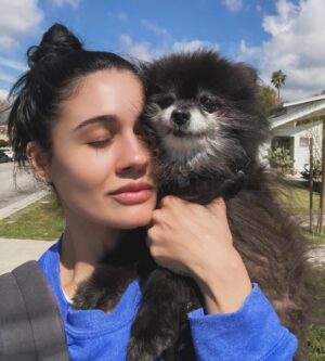 Vanessa Giselle Instagram - We’ll meet again
Don’t know where
Don’t know when
But I know
We’ll meet again
Some sunny day…🤍☀️🪽💛☁️✨ 

#rip #puddles 

@johnnycash