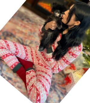 Vanessa Giselle Instagram - happy holidays from two of your favorite people (me   puddles) 🐶👩🏻🎁☃️🎄🌟🎅🏼🧑🏽‍🎄🥛🍪🦌🥕🪽😇 ⛸️❄️🥁✨💛