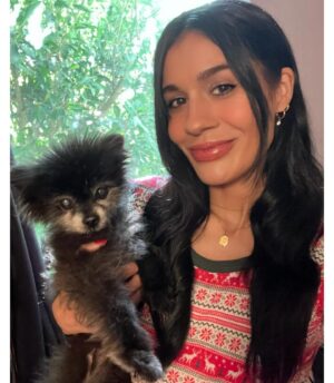 Vanessa Giselle Instagram - happy holidays from two of your favorite people (me   puddles) 🐶👩🏻🎁☃️🎄🌟🎅🏼🧑🏽‍🎄🥛🍪🦌🥕🪽😇 ⛸️❄️🥁✨💛