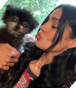 Vanessa Giselle Instagram - happy holidays from two of your favorite people (me   puddles) 🐶👩🏻🎁☃️🎄🌟🎅🏼🧑🏽‍🎄🥛🍪🦌🥕🪽😇 ⛸️❄️🥁✨💛