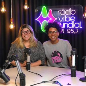 Vanessa Goulart Instagram - O Dezpadronizada de 15/06 recebeu o vocalista da banda @mensana_oficial , Adriel Voskelis, que falou sobre a regravação do clássico "Telegrama" de Zeca Baleiro.

@carolfreitas_assessoria
#trending #podcaster
 #radio #musicabrasileira #musica #podcaster #podcastersofinstagram #reggae #love #vibe