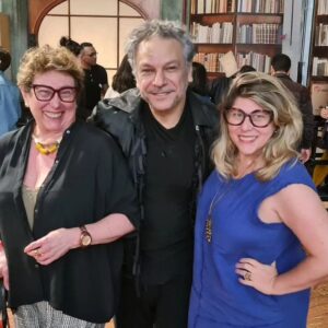 Vanessa Goulart Instagram - Após a linda apresentação de "O Homem que queria ser Livro" com @darsonribeiro na cúpula do @teatromunicipaldesaopaulo.
O lindo texto de Flavio de Souza ganhou uma interpretação única de Darson em um local mágico.

#teatro #teatrosp #culturabrasileira #cultura #love #cultlovers #arte #trend #trending #viral #instapost