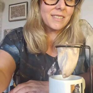 Vanessa Goulart Instagram - Café com Frases! Deixar ruir também é construção!

#trending #trend #café #cafe #cafezinho #love #life #lifestyle #cafedatarde #frases #reelsinstagram #reelsvideo #reels #reelitfeelit