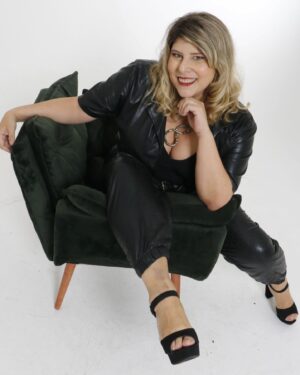 Vanessa Goulart Instagram - Uma palhinha do ensaio de domingo com produção de @fernandodiazprodutor no @clickeplay_estudio

Fotos: Nathan @im_nprodrigues

#photooftheday #photography #photographer #fotografia #atriz #maturidade #material #trend #trending #ensaio