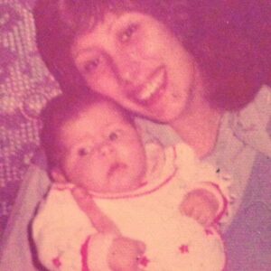 Vanessa Goulart Instagram - Dia do amor, dia da paciência, dia da força maior, dia do porto seguro, dia do colo, dia da energia vital, dia da doação, dia daquelas que iluminam a vida das suas crias!

Obrigada mãe por tanto amor, tanta parceria, pelo sentimento infinito, pela troca, por ser simplesmente a melhor mãe do mundo!

Te amo 🤎

Um lindo dia das mães para todos!! Amem suas mães todos os dias, todos os minutos, todos os segundos!

#diadasmães #love #familia #trend #viralpost 

Foto 1 : @giovannialbinofoto