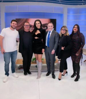 Vanessa Goulart Instagram - Hoje estarei no @sensacionalredetv da @redetv com apresentação da querida @danialbuquerquetv 

#tv #televisão