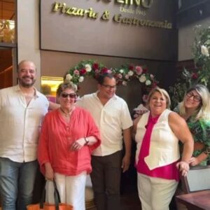 Vanessa Goulart Instagram - Almoço delicioso no @pizzariapaulinojardinssp com parte da equipe de @desinfluencers_comedia !
Muito amor envolvido 🥰