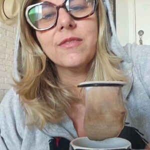 Vanessa Goulart Instagram - Venha junho!!! Os links do livro e dos ingressos da peça estão na bio!
Bom novo mês!

#trending #trend #love #café #teatrosp #teatro #cafezinho #reelsinstagram #reelsvideo #reels #reelitfeelit