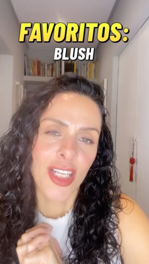 Vanessa Machado Instagram - Encerrando nossa semana de destaque com uma das categorias que considero essenciais: blush. Aqui está a relação dos itens mencionados, sendo que os produtos importados estão disponíveis na @sephorabrasil. Me conte aqui se já experimentou algum deles.
@nudestix: Naughty N’ Spice 
Bare black 
@rarebeauty: Believe 
Encourage 
@linhabrunatavares: Mauve
Plum
#maquiagem #blush #blushcremoso #pelemadura