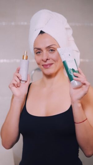 Vanessa Machado Instagram - Be relax é um blend de óleos desenvolvido para tratar dores crônicas e, agora, está com um superdesconto nesta promoção de Black November. Gosto de usar junto com o creme corporal. Aproveitem! 
Link na bio.
#blackfriday #blacknovember #dermociencia_oficial #descontosincríveis #eightbyvanessamachado #pelemadura #beleza #cuidadoscomapele #tratamentodedores #tratamentodedorescronicas #promoção #oferta #black #descontos