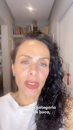 Vanessa Machado Instagram - Ainda na categoria lápis de boca, estes da @linhabrunatavares são os melhores nacionais que eu testei nos últimos tempos. Durabilidade impressionante e cores lindas. 
Cores:
Taupe Brawn 
Mocha 
Massala 
Quem já testou, me conta aqui se concorda comigo. 😉