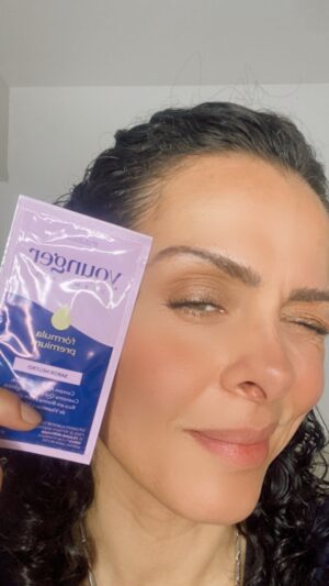 Vanessa Machado Instagram - Amenizar os efeitos da menopausa e/ou do climatério é  fundamental para melhorar nossa qualidade de vida. Além dos benefícios mencionados no vídeo com suplementação do Younger Derm Care, seguem algumas dicas que vão ajudar muito você:
-Cuide da sua alimentação. Coma comida de verdade, aquela que achamos na feira e no açougue. 
-Exercite-se! Praticar uma atividade física é fundamental para longevidade, saúde do corpo e da mente. (Musculação é minha favorita para o ganho de massa magra e tônus.) 
-Durma bem! É durante o sono que eliminamos toxinas e fazemos a renovação celular que é fundamental para nossa pele. 
-Tenha uma rotina de cuidados com a pele pela manhã e à noite. 
Vou deixar o link do site do Younger Derm Care na bio. Aproveite o cupom VANESSAMACHADO para ter desconto.
#youngerdermcare
#younger #colágeno #verisol
#acidohialuronico #biotina
#silicioorganico #coezimaq10
9 #vitaminaa #vitaminac #vitaminad
#vitaminae #selênio #cobre #zinco
#publi #pelemadura
#pelecabeloeunha
#melhorformuladomercado